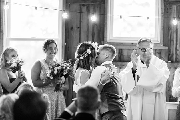 16-Rustic-Pennsylvania-B-and-B-Wedding-Emily-Wren